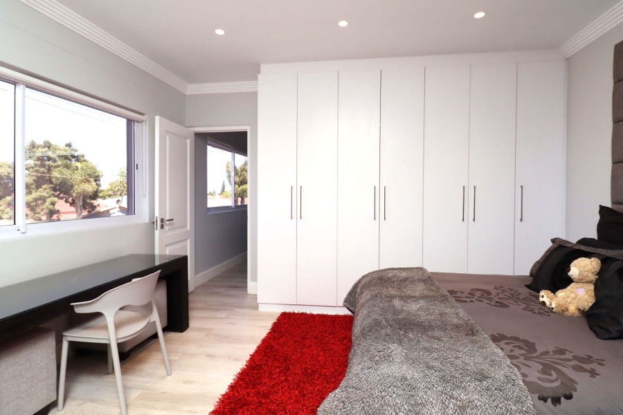 2 Bedroom Property for Sale in Oakdale Western Cape